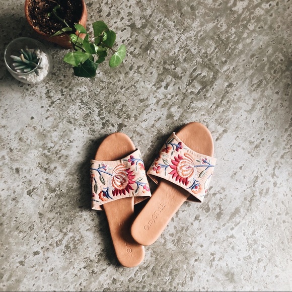 Cute Floral Sandals - Picture 1 of 2